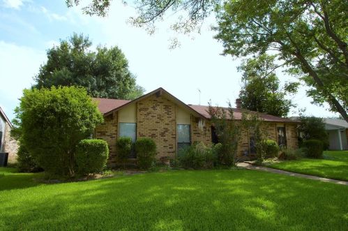 944 Lockhart Dr, Plano TX  75023-4400 exterior