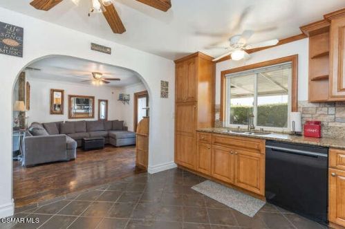 958 Breton St, Simi Valley, CA 93065-5233