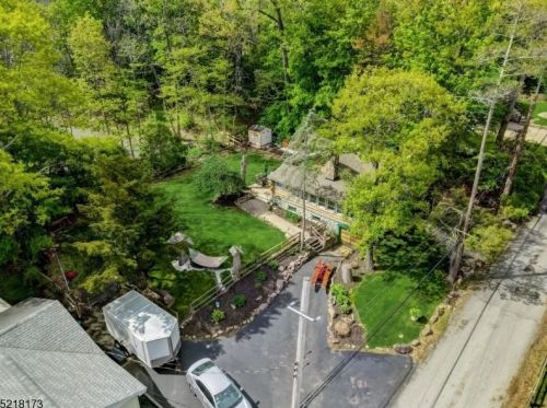 9 Woodside Dr, West Milford Lakes NJ  07480-4246 exterior