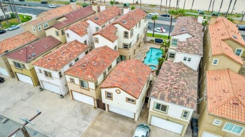 1612 Pacific Coast Hwy, Huntington Beach CA  92648-4434 exterior