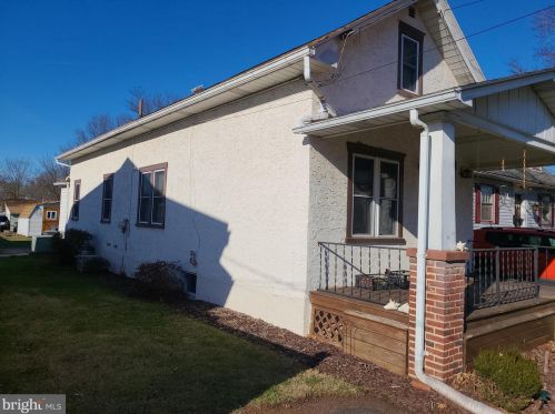 217 Henry St, Pottstown, PA 19464-4831