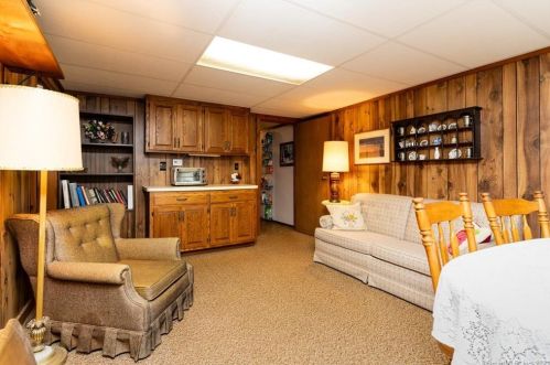 63 Red Oak Hill Rd, Farmington CT  06032-2201 exterior