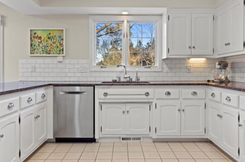 1100 Donges Ct, Milwaukee WI  53217-1412 exterior