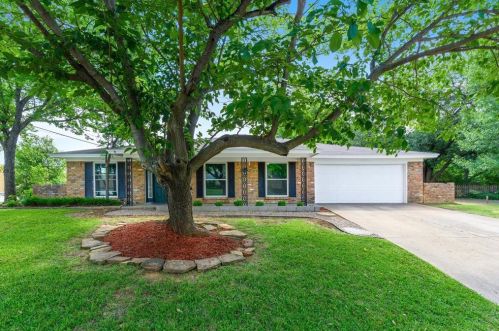 1436 Pamela St, Hurst, TX 76053-3918