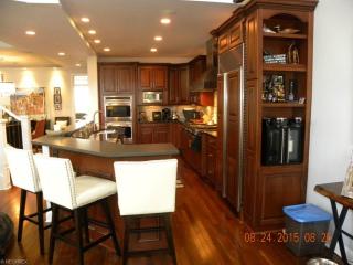 15 Astor Pl, Cleveland OH  44116-1545 exterior