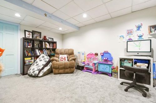 3522 Fox Chase Dr, Imperial PA  15126-9604 exterior