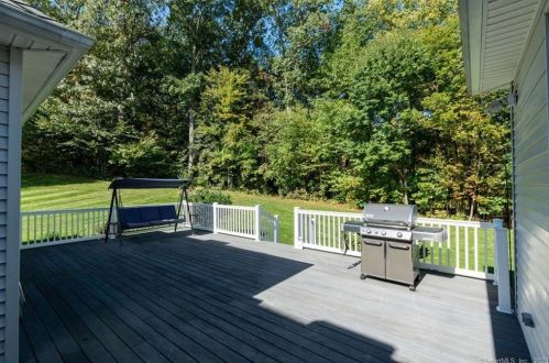 223 Castlewood Dr, Kensington CT  06037-2951 exterior