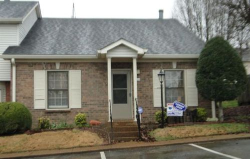 2111 Benton Hall Ct, Columbia, TN 38401-5826