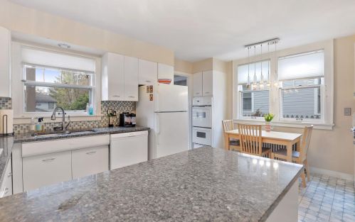 2007 Franklin Ave, Minneapolis MN 55414-3616 exterior