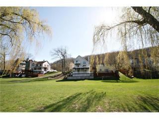 38 Birchbank Rd, Huntington CT  06484-1720 exterior