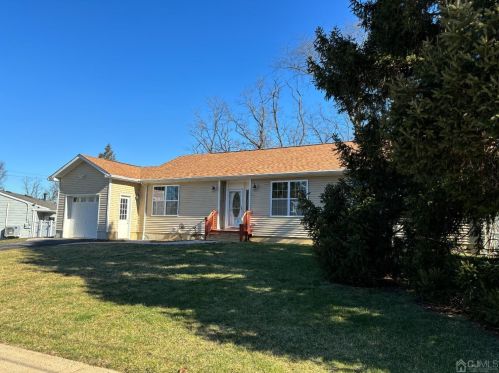 3 Pamela Rd, East Brunswick, NJ 08816-4418