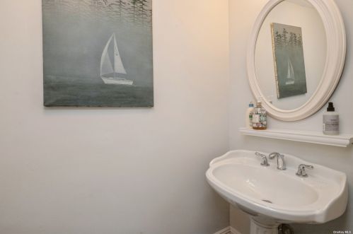 18 Washington Pl, Northport NY  11768-2936 exterior