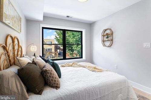 1733 Independence Ave, Washington DC  20003-1637 exterior