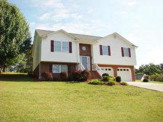 1204 Nassau Dr, Kingsport, TN 37660-4113