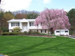 4024 Sycamore Dr, Northampton, PA 18067-9538