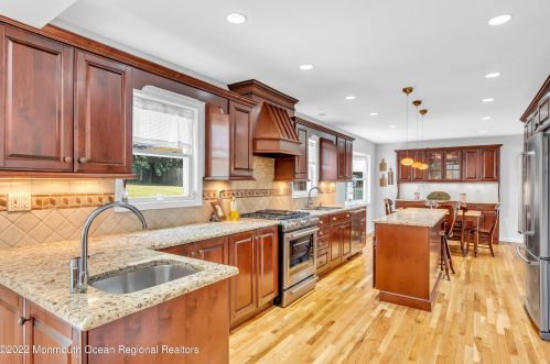 38 Duncan Dr, Morganville, NJ 07751-1648