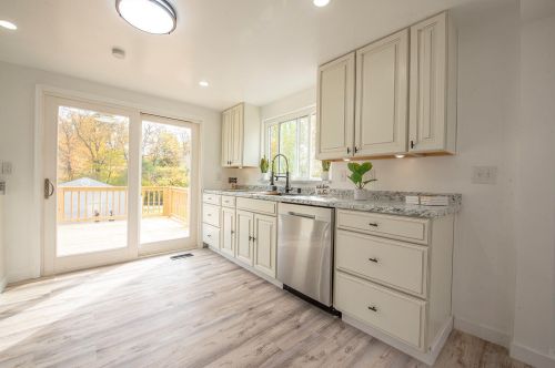 8 Vivian Dr, Florence KY  41042-9742 exterior