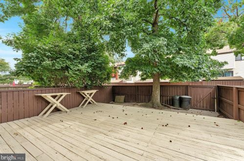 176 Canterbury Ct, East Windsor NJ  08520-5536 exterior