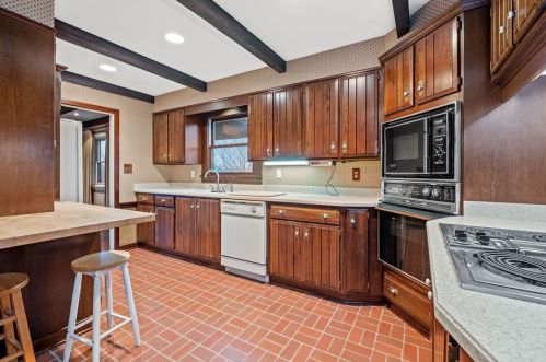 2387 Fairhill Rd, Sewickley PA  15143-9004 exterior