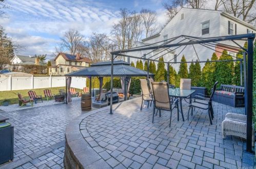 86 Parkway Cir, Scarsdale NY  10583-5420 exterior