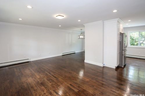 228 Hudson Ave, Lake Grove, NY 11755-2513