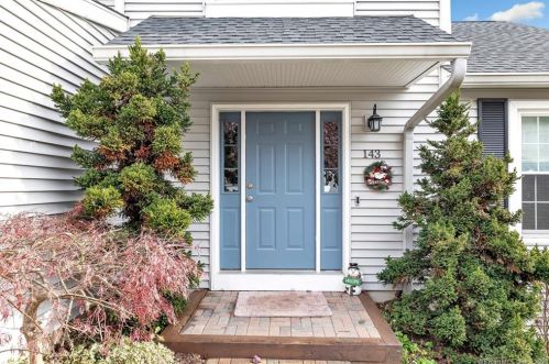 143 Morningside Ct, Huntington, CT 06484-4347