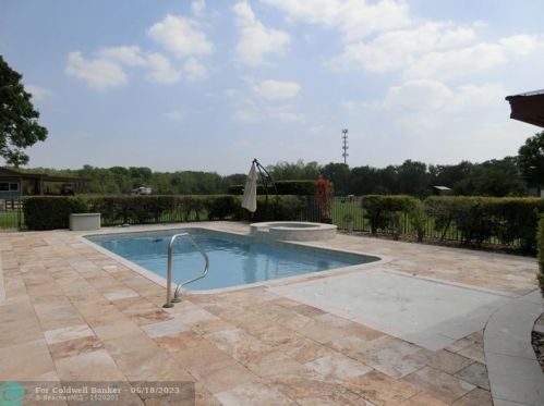 6075 1st St, Vero Beach FL  32968-9521 exterior