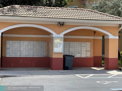 8572 23rd Ct, Hollywood FL  33025-2093 exterior