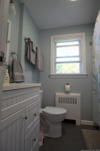 31 Willard Rd, Manchester CT  06042-3352 exterior