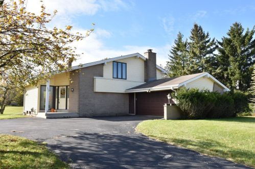 2021 Glen Oaks Ln, Thiensville, WI 53092-2905