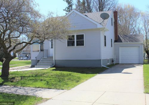 300 3rd St, Cokato, MN 55321-4329