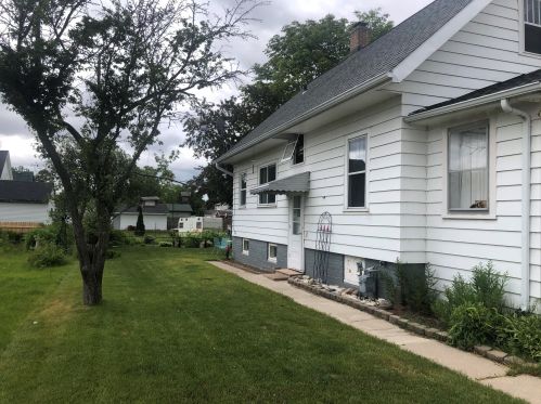 1004 Hawthorne St, Two Rivers, WI 54241-3724