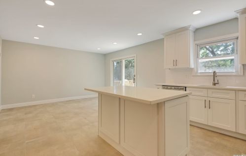 2 Maison Dr, Holbrook NY  11741-1314 exterior