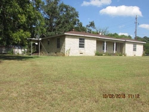 200 Gay Ave, Gladewater, TX 75647-2234