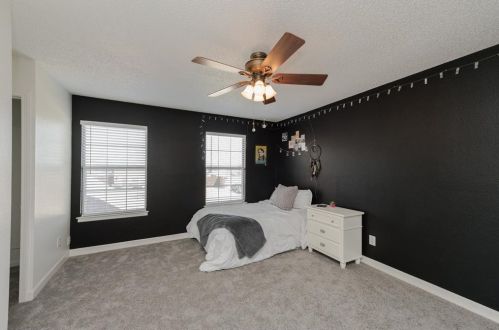 1529 Lindby Dr, Lewisville TX  75028-3624 exterior