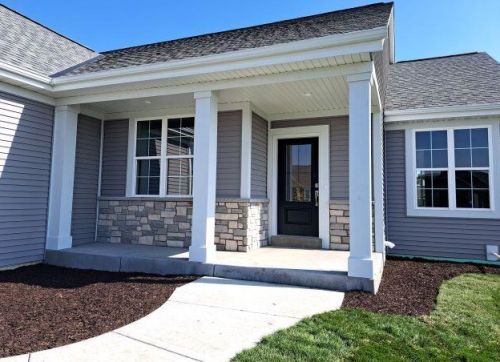 218 Countryside Dr, Slinger, WI 53086-3209