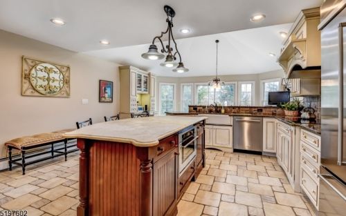 8 Farmstead Ct, Dover NJ  07869-3501 exterior