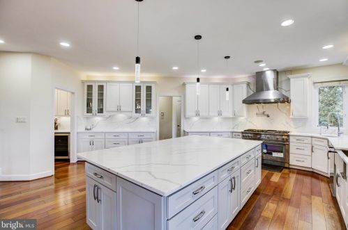 20405 Crimson Pl, Leesburg VA 20175-6362 exterior