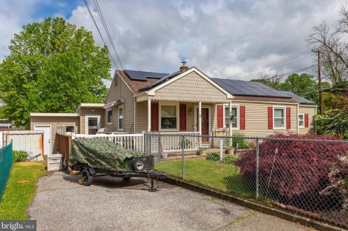 2 Lynn Dr, West Deptford, NJ 08096-1470