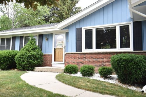 6753 Hilldale Ct, Greendale, WI 53129-2713