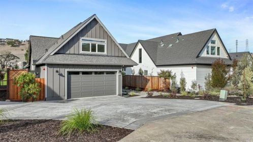 3733 Cross Creek Rd, Santa Rosa, CA 95403-0925