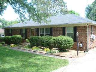 2017 Basham Ln, Clarksville, TN 37043-5962