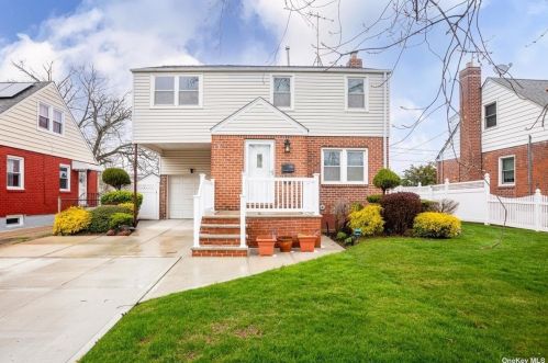 162 Norfeld Blvd, Floral Park, NY 11003-3639