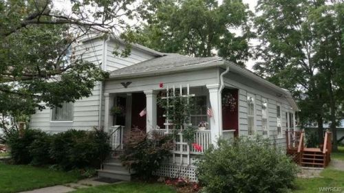206 Bennett Pl, Medina NY  14103-1167 exterior