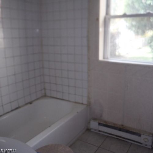 708 Chestnut St, Roselle NJ  07203-1948 exterior