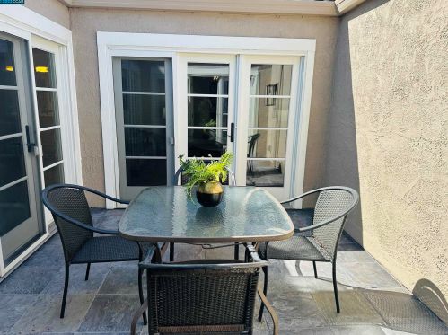 572 Rolling Hills Ln, Danville, CA 94526-6228