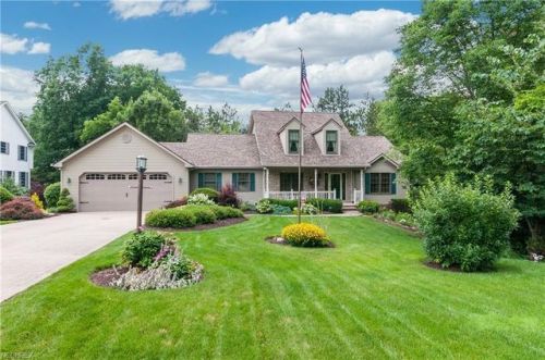 3886 Deer Lake Dr, Medina, OH 44256-7697