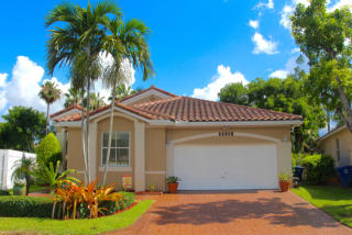 12717 26th St, Hollywood, FL 33027-3820