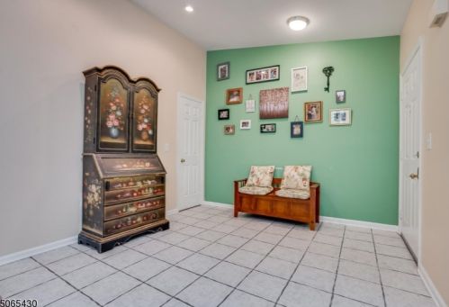 48 Westchester Ter, Annandale NJ  08801-1600 exterior