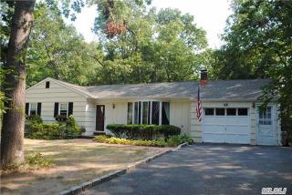 45 Mud Rd, Strongs Neck, NY 11733-2230